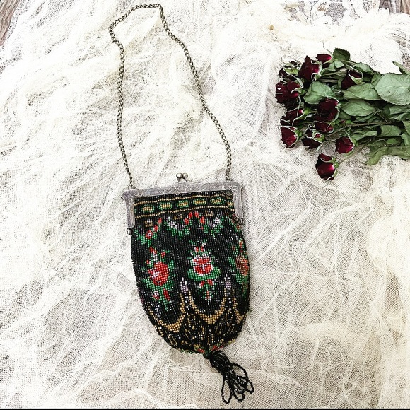 Vintage Handbags - 1920’s Glass Bead Floral Bag